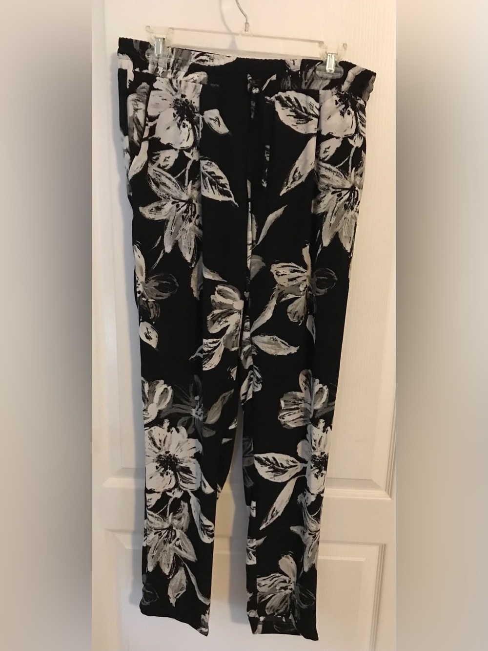 Zac & Rachel Black Pants with White Floral Print, Sz Medium